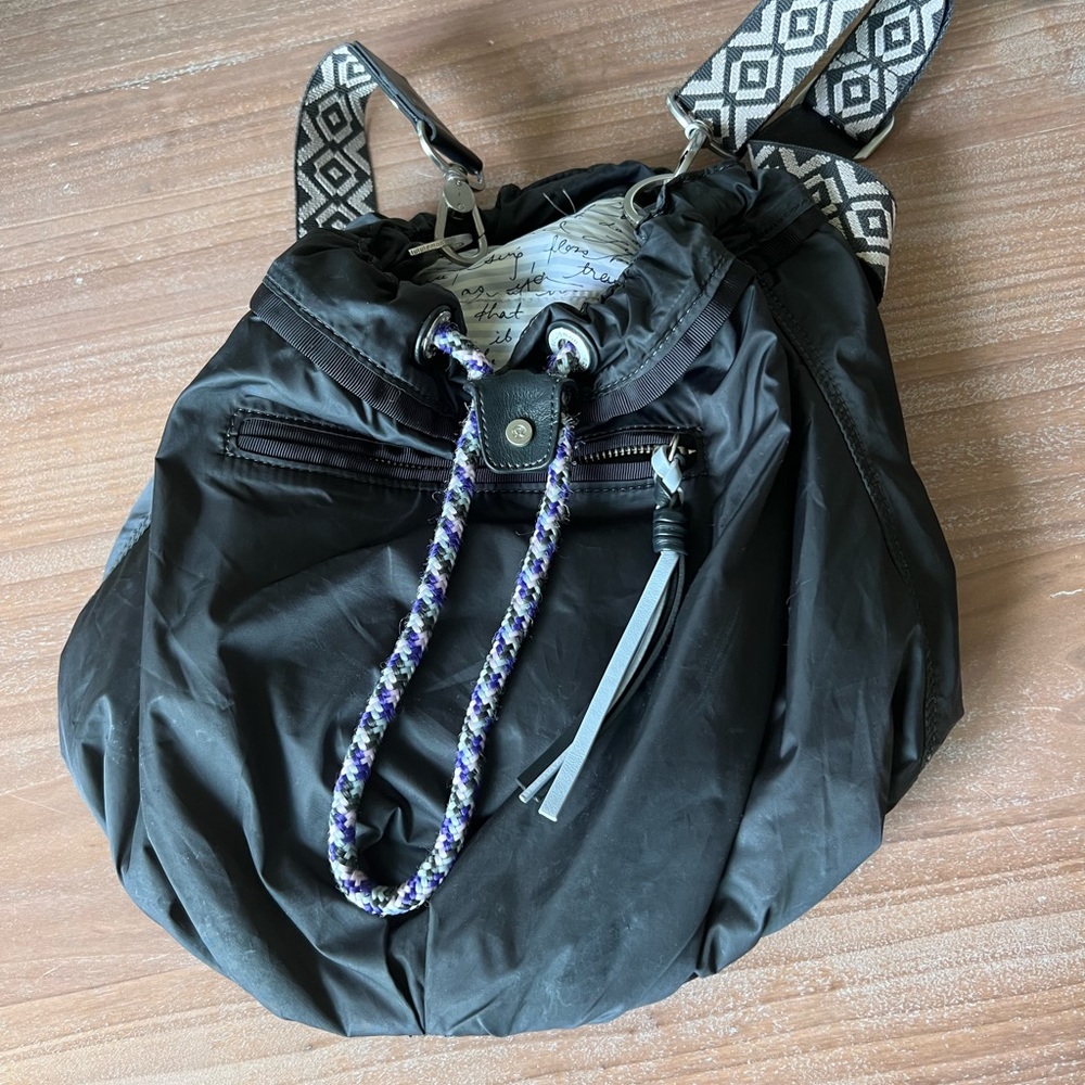 Lululemon Wanderlust Bucket cinch crossbody bag